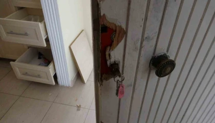 Tatil yapıp, yazlık daireleri soymuşlar