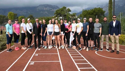 Tenisin kalbi Kemerde atıyor