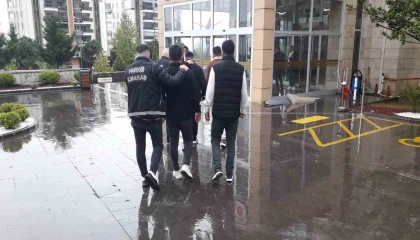 Uyuşturucu taciri 3 şüpheli yakalanıp tutuklandı