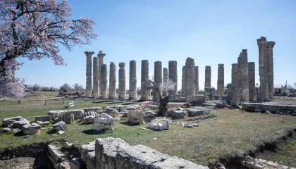 Uzuncaburç Antik Kenti ziyaretçilerini bekliyor