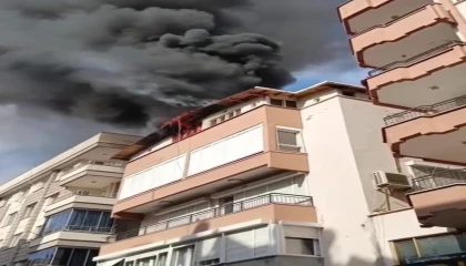 Yangında ahşap kat kullanılamaz hale geldi