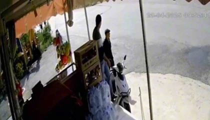 Yaşlı adamın şapkası işletmecinin aklını başından aldı: Bir anda kendini yerde buldu