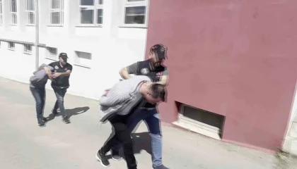 Yedek lastiğe gizlenen esrar, uygulamada ortaya çıktı: 2 şüpheli tutuklandı