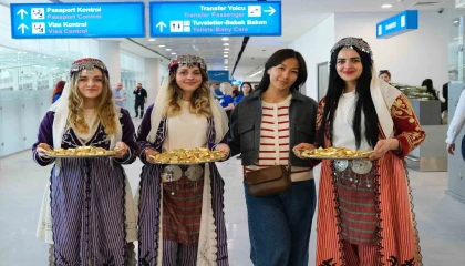 Yenilenen Antalya Havalimanı ilk yolcularını karşıladı