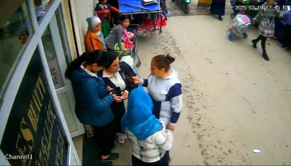 Yok böyle hırsızlık: Telefonu çaldı kılıftaki 200 doları alıp, sahibine geri verdi