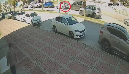 Yola fırlayan 7 yaşındaki çocuğa otomobil çarptı