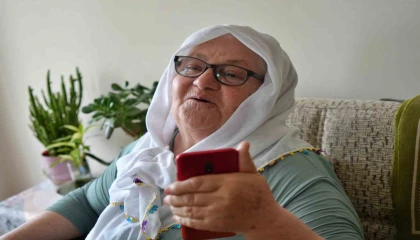 80 yaşındaki Fahriye nineyi arayan MİT amblemli telefon dolandırıcısı aradığına pişman oldu