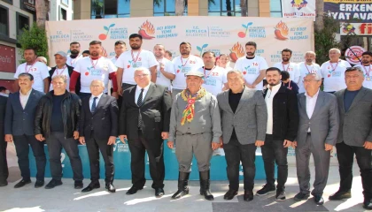 Acı biber yarışında 3 dakikada 398 gram acı biber yedi