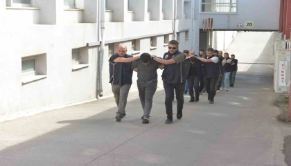 Adanada DEAŞın uyuyan hücresindeki 5 şüpheli tutuklandı, 1i sınır dışı edildi