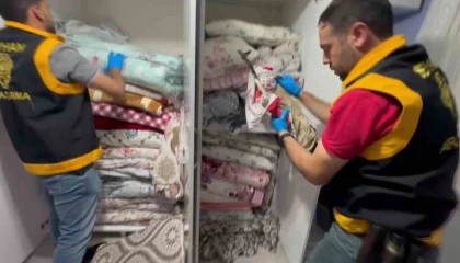 Adanada ev baskınında polis dolapta AK-47 buldu: 3 gözaltı