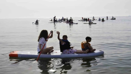 Akdenizde özel bireyler kürek sörfü yaptı