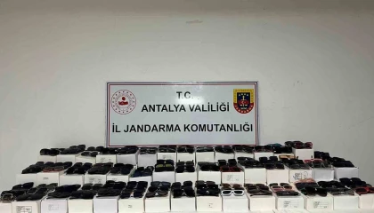 Aksuda araçta bin 500 adet kaçak güneş gözlüğü çıktı