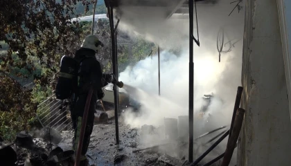 Alanyada anız yangının sıçradığı daire küle döndü