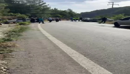 Alanyada iki otomobil çarpıştı: 3 yaralı