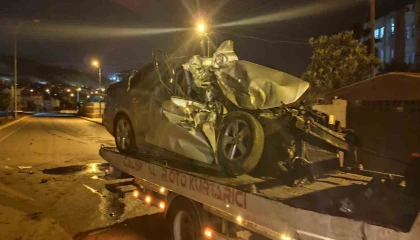 Alkollü sürücünün kullandığı araç kaza yaptı: 3ü ağır 4 kişinin yaralandığı anlar kamerada