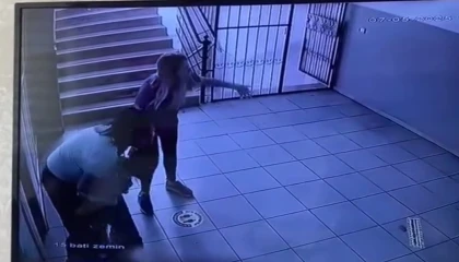 Anaokulunda öğretmenin Heimlich manevrası öğrencinin hayatını kurtardı