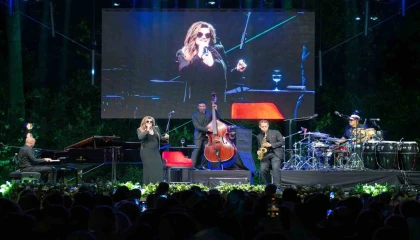 Anne olmaya hazırlanan Melody Gardot Antalyalı müzikseverlerle buluştu