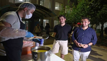 Antalya Büyükşehir Belediyesinden final haftasında öğrencilere çorba ikramı