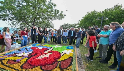 Antalya çiçeklerle açık hava galerisine döndü