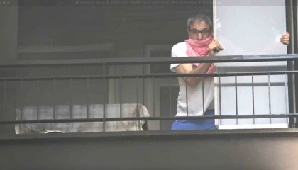 Antalyada 15 katlı apartmanda çıkan yangında adeta can pazarı yaşandı