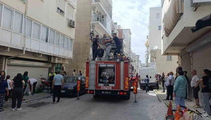 Antalyada 4 katlı binada yangın paniği: Mahsur kalanları itfaiye kurtardı