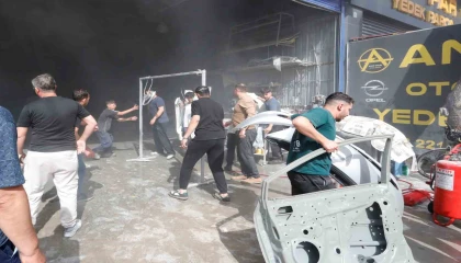 Antalyada boya atölyesinde çıkan yangında 12 kişi dumandan etkilendi