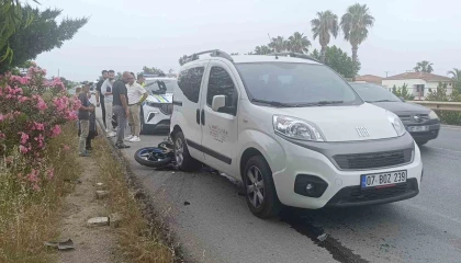 Antalyada emniyet şeridinde duran araca motosiklet çarptı: 1 ağır yaralı