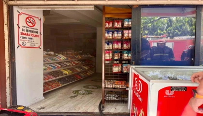 Antalyada markette yangın korkusu