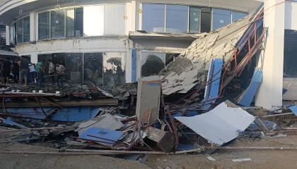 Antalyada otel inşaatının balkonu göçtü: İşçiler canını son anda kurtardı