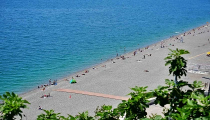 Antalyada termometreler 28 dereceyi gösterdi, tatilciler denizin keyfini çıkardı