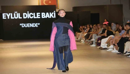 AÜ Tekstil ve Moda Tasarımı öğrencilerinden mezuniyet defilesi
