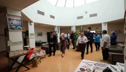 AÜde hastalara uygulamalı atölyelerde tarım ve sanatla terapi