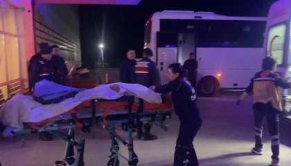 Aynı restoranda çalıştığı arkadaşı tarafından bıçaklanan genç kız ağır yaralandı