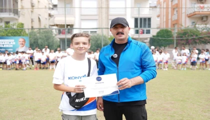 Başkan Cem Kotandan, çocuklara sertifika