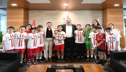 Başkan Kotan şampiyon sporcuları ağırladı