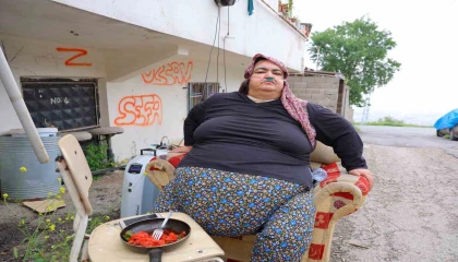 Bir çocuk annesinin zorlu yaşam mücadelesi: Kilosu 200e dayandı