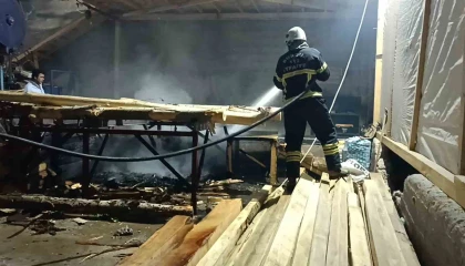 Burdurda hizar atölyesinde çıkan yangın kısa sürede söndürüldü
