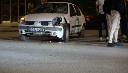Burdurda otomobil ile motosiklet çarpıştı: 16 yaşındaki sürücü yaralandı
