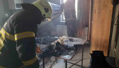 Burdurda prizde unutulan ütü yangına neden oldu