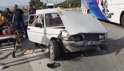 Burdurlu gazeteci ve ailesi trafik kazasında yaralandı