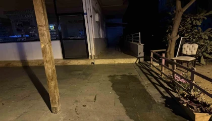 Cama yumruk atan çocuk ağır yaralandı