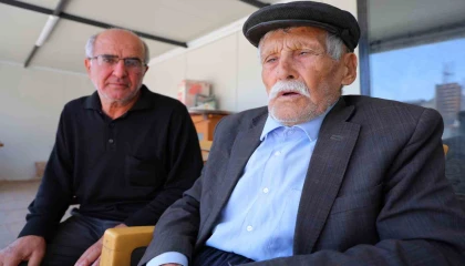 Cumhuriyetle yaşıt Cemal dede, eski hatıralarını dün gibi anlatıyor