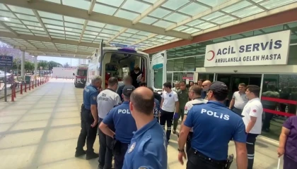 Denize acil iniş yapan helikopterdeki 4 personel Antalyadaki hastanelere sevk edildi