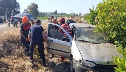 Dörtyolda otomobil narenciye bahçesine uçtu