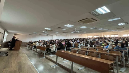 Dr. Yıldırım: Türkiyede bireylerin internette vakit geçirme süresi 7.6 saat