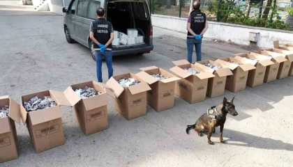 Dronla takip edilip operasyon yapıldı, koli koli uyuşturucu çıktı