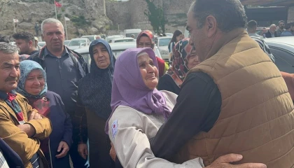 Eğirdirde dualar semaya, hacı adayları kutsal topraklara gözyaşlarıyla uğurlandı