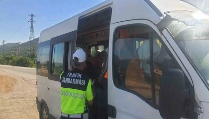 Eğirdirde tarım işçilerine güvenli ulaşım denetimi: 2 araca ceza kesildi