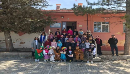 Eğirdirli öğrencilerden köy çocuklarına renkli etkinlikler