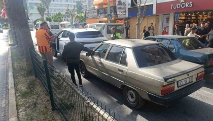 Ehliyetsiz ve alkollü sürücü 2 günlük son model cipe çarptı, araç sahipleri çileden çıktı